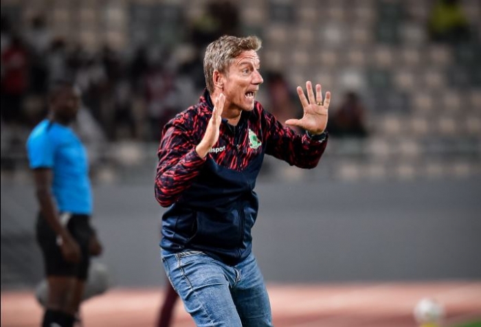 Alexandre Santos entra a ganhar na Champions africana