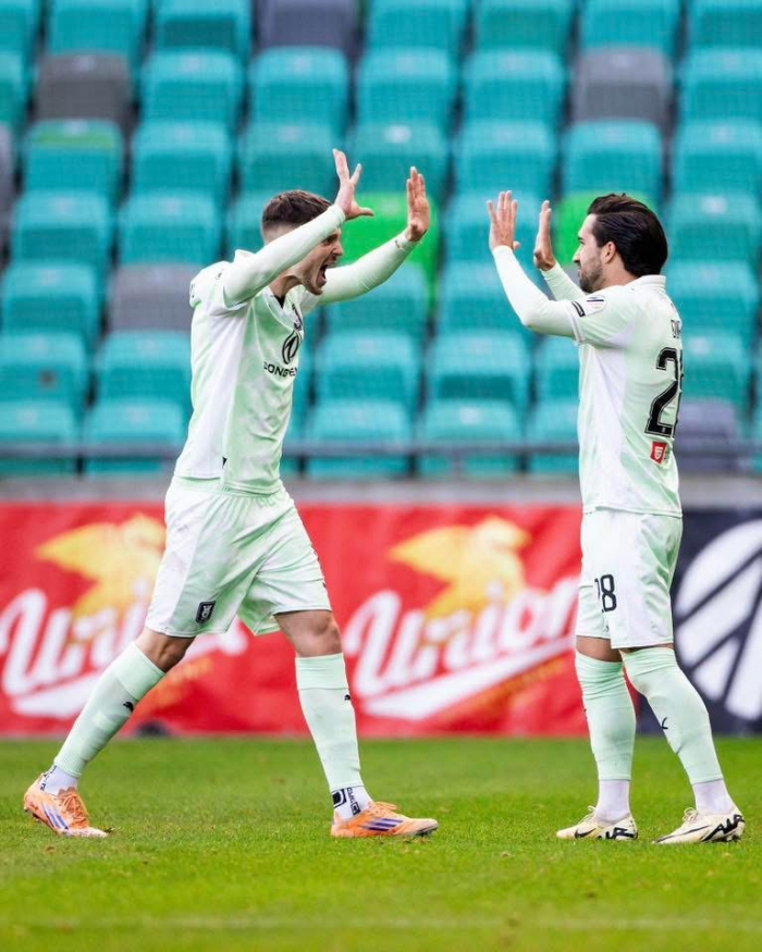 Diga Almeida ajuda a bater o l�der na Eslov�nia 