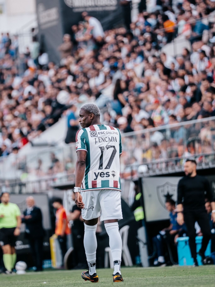  Jefferson Encada ajuda a travar o Sporting 