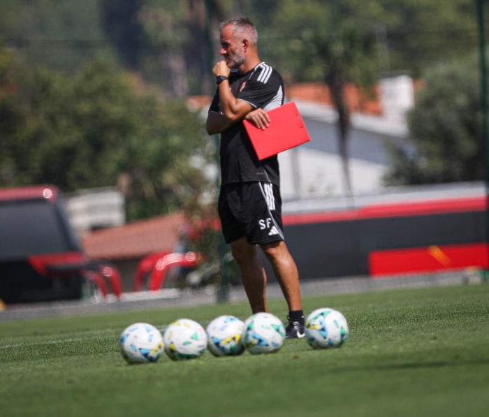 S�rgio Fonseca � tomba-gigantes na Ta�a