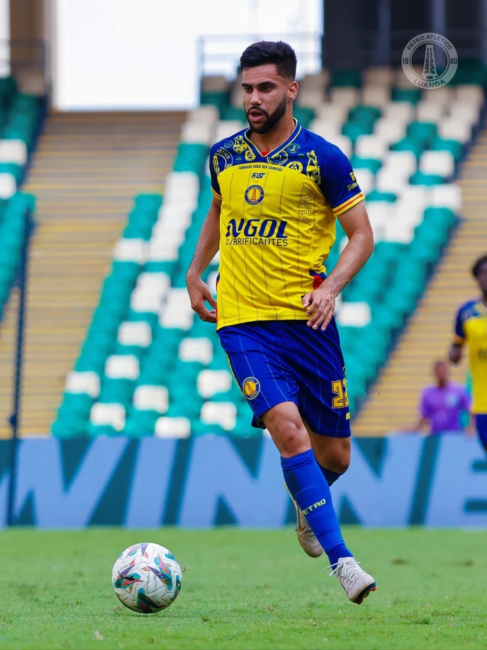 Tiago Reis bisa e coloca Petro na Champions